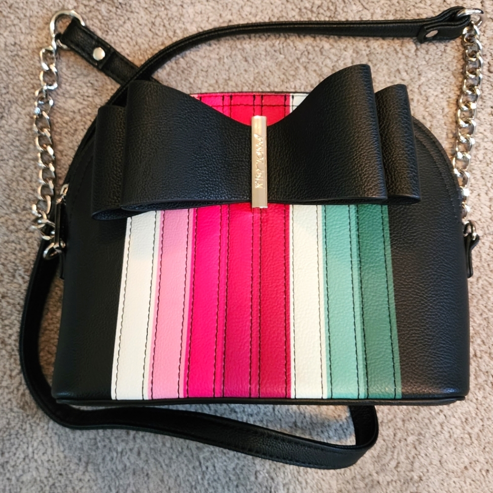 Betsey Johnson crossybody purse with bow